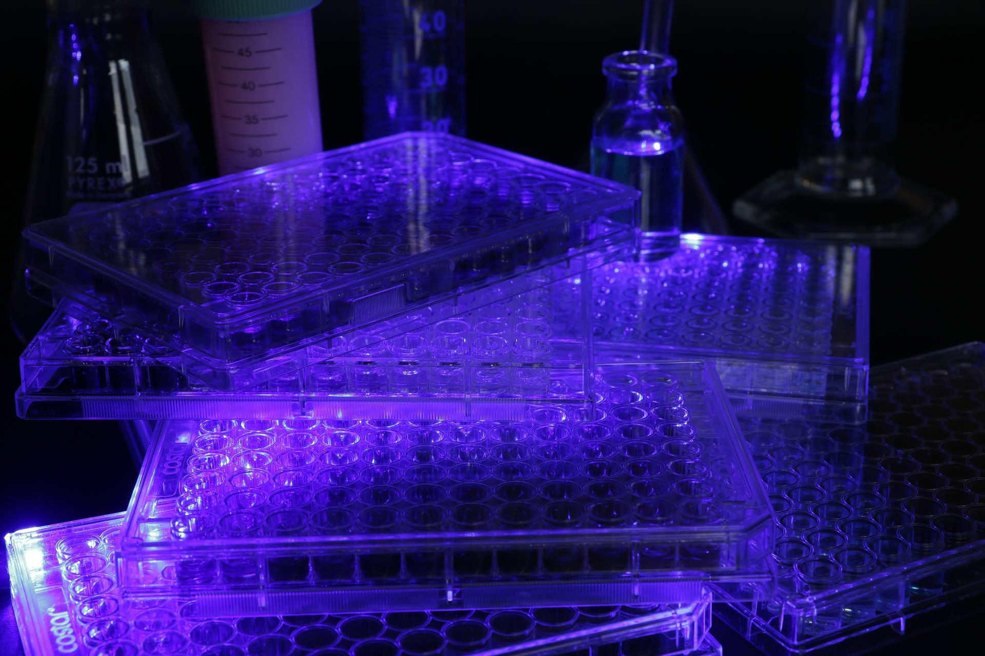 Laboratory equipment, glass and microplates, sterilizing in UV light